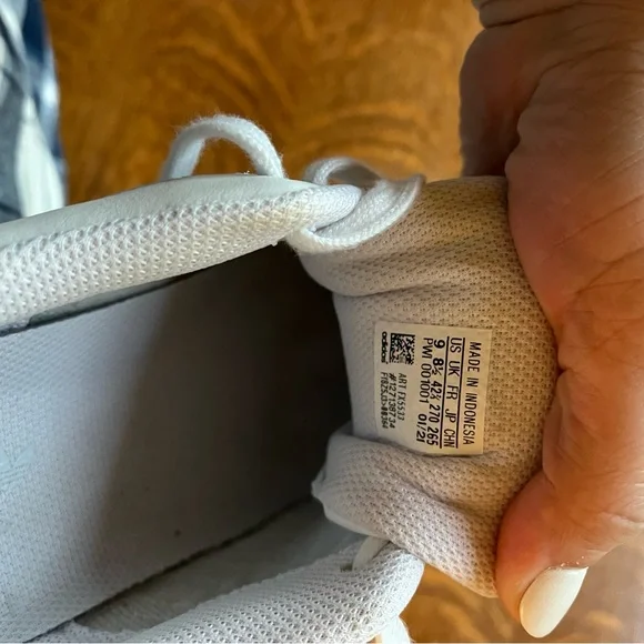 Adidas Superstar, sz 9/10.5 - Picture 3 of 6